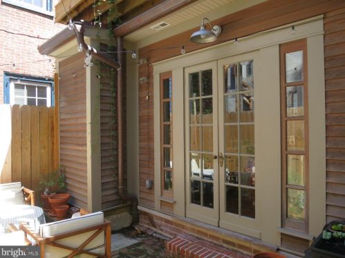 324 Camac St, Philadelphia PA 19140-4214 exterior