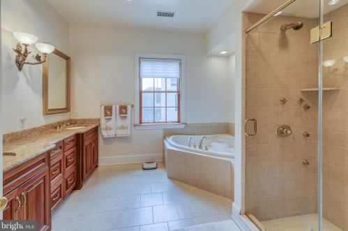 124 Bainbridge St, Philadelphia PA 19147-1866 exterior