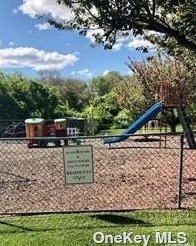 215 Farber Dr, Babylon NY  11704-5142 exterior