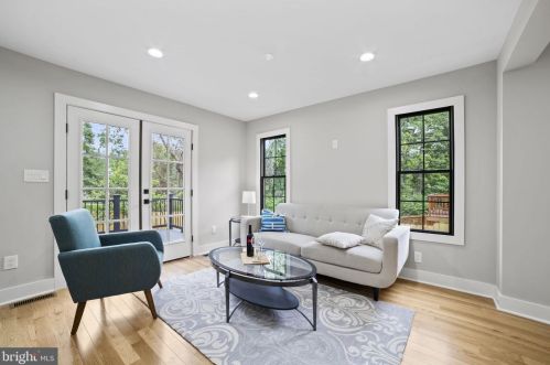 1505 Crestwood Dr, Alexandria VA  22302-2303 exterior