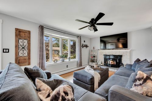 90 Dana Ln, Meriden CT 06451-5032 exterior