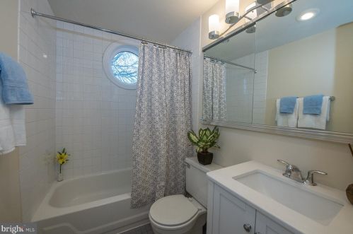 724 Leithgow St, Philadelphia PA 19123-1420 exterior