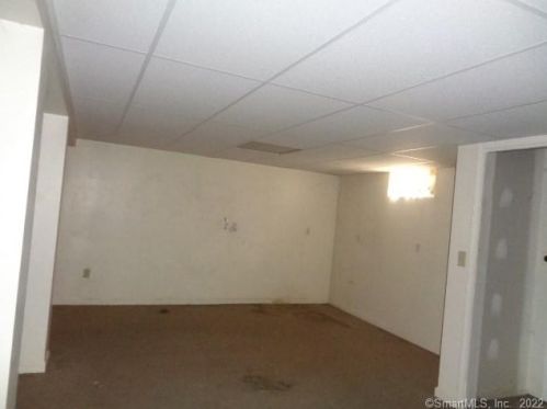 327 Scott Swamp Rd, Farmington CT 06032-3415 exterior