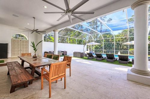 4055 1 Ave, Naples FL 34102-5905 exterior