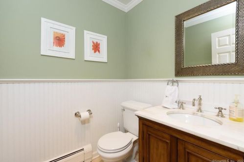 15 Deforest Rd, Wilton CT 06897-1908 exterior