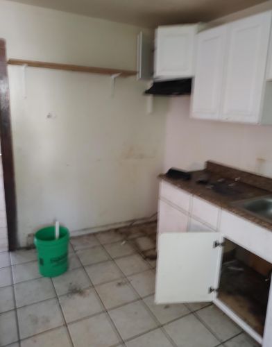 3206 Fairmount Ave, Milwaukee WI  53209-5446 exterior