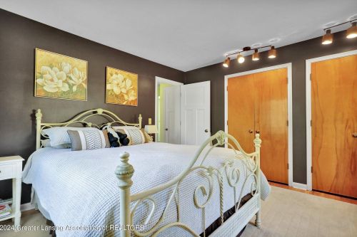 1053 Lantern Hl Dr, East Lansing MI 48823-2831 exterior