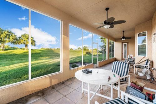 386 Dalton Cir, Fort Pierce FL 34953-5850 exterior