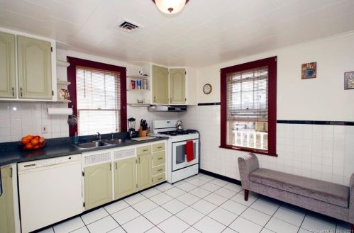 21 Coppola Ter, Derby CT 06418-1103 exterior