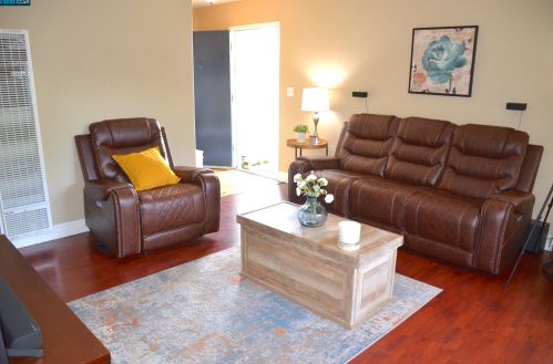 951 Bancroft Rd, Concord, CA 94518-3968