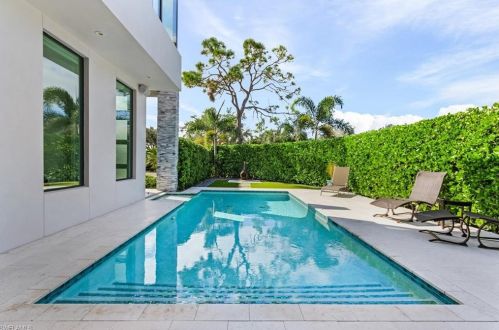 601 91 Ave, Naples FL 34108-2426 exterior