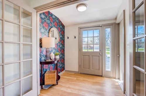 9200 Ironwood Ln, Milwaukee WI  53217-1211 exterior