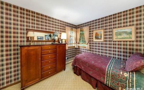 10 Arvans Ct, Huntington Station NY 11746-3424 exterior