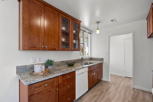 3190 Ida Dr, Concord, CA 94519-2151