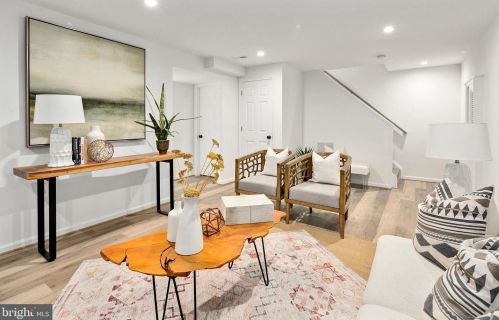 711 Ritchie Ave, Silver Spring MD 20910-5242 exterior