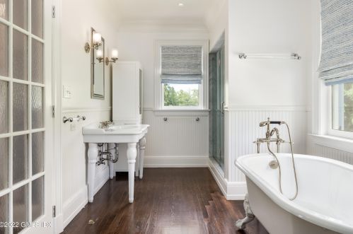 70 Otter Rock Dr, Greenwich CT 06830-7029 exterior