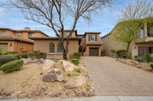 3931 Crst Ln, Phoenix AZ 85027-1602 exterior