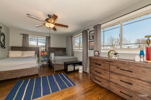 828 Stratford Ave, Elmhurst IL 60126-4651 exterior