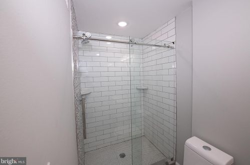 2122 2nd St, Philadelphia PA 19147-3802 exterior