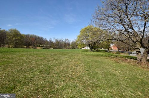 795 Abbottstown Pike, Hanover PA 17331-8235 exterior