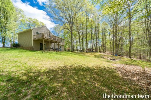 3032 Root Ct, Cedar Springs MI 49319-8153 exterior