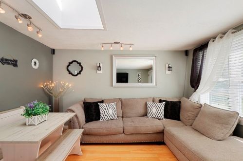 111 Andrews Ave, Worcester, MA 01605-2201