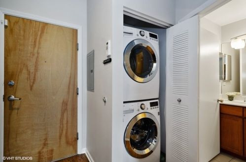 1070 15th St, Chicago IL  60608-1869 exterior