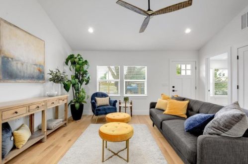 1151 Eastfield Ave, Austin TX  78721-2007 exterior