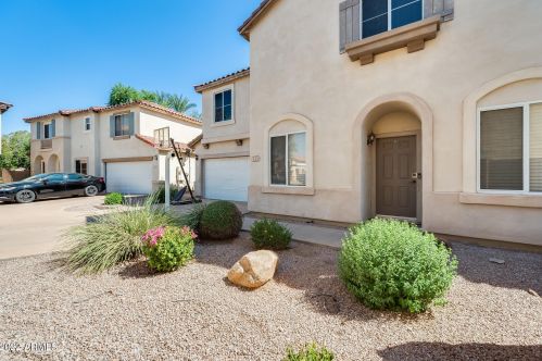 615 Los Arboles Pl, Chandler, AZ 85225-1343