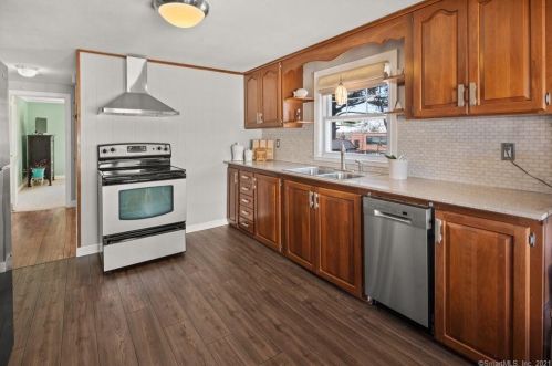 68 Irving St, Manchester CT 06042-3029 exterior