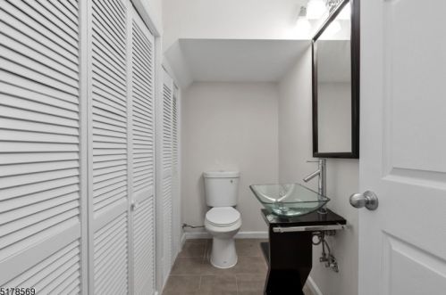 1006 Robin Ct, Green Brook NJ 08812-1737 exterior