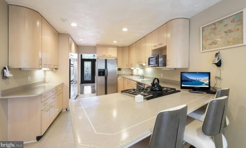 868 Broadmoor Rd, Huntingdon Valley PA 19006-2803 exterior