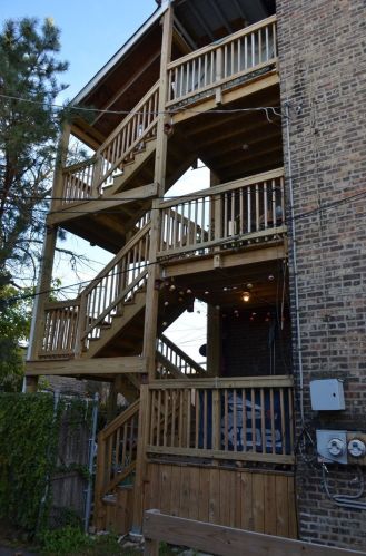 5943 Artesian Ave, Chicago IL 60659-5034 exterior