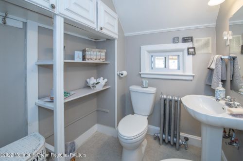 15 Sheriff St, East Freehold NJ 07728-1801 exterior