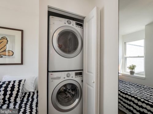 780 Lamont St, Washington DC  20010-1527 exterior