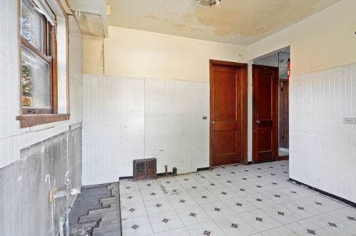 10100 Bensley Ave, Chicago IL 60617-6129 exterior