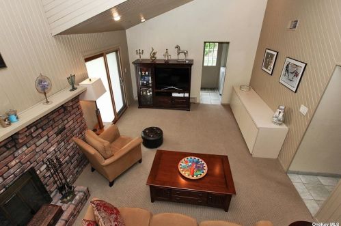 741 Park Ct, Valley Stream NY 11581-3507 exterior