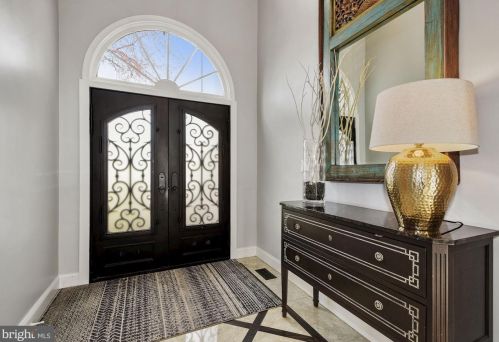 6313 Old Chesterbrook Rd, Mc Lean, VA 22101-4711