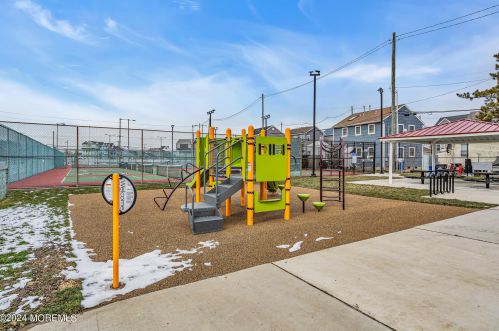 125 Throssell Rd, Lavallette NJ 08735-3230 exterior