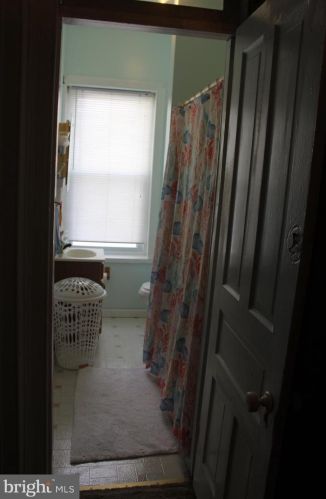 6705 Glenloch St, Philadelphia PA 19135-2224 exterior