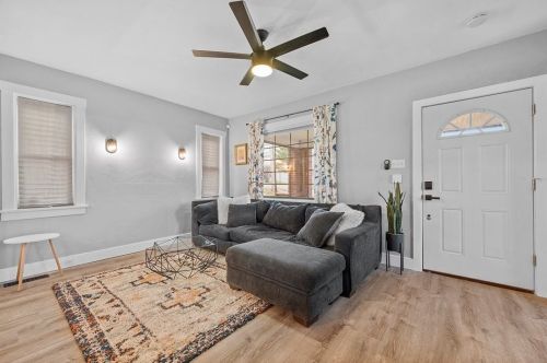 109 Rhodes Ave, Pittsburgh PA  15220-2615 exterior