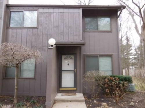 1572 Cedarwood Dr, Cleveland, OH 44145-2183