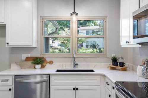 1049 Fernpark Dr, Saint Louis MO 63141-6132 exterior