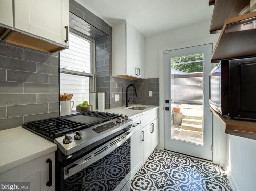 780 Lamont St, Washington DC  20010-1527 exterior