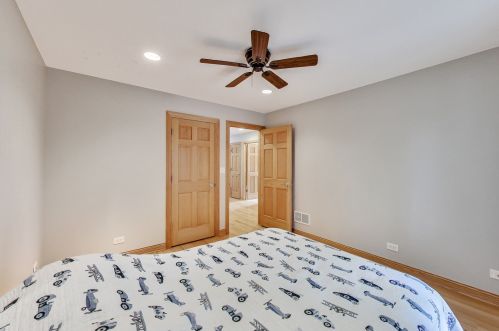 6221 Kildare Ave, Chicago IL 60803-2109 exterior