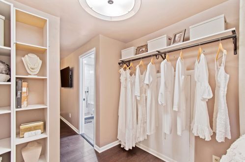 4020 Prospect Ave, Milwaukee WI 53211-2116 exterior