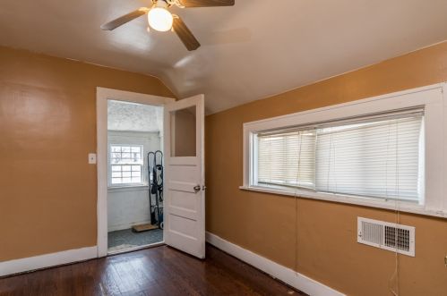 1112 Hickory St, Waukegan IL 60085-1937 exterior