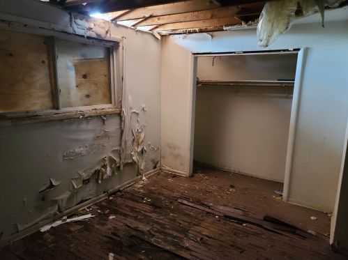 1009 Marquette Rd, Chicago IL 60621-1217 exterior