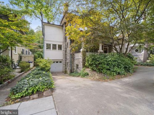 2946 Macomb St, Washington, DC 20008-3315