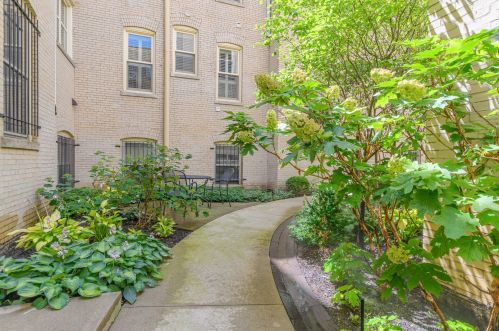 2305 Commonwealth Ave, Chicago IL  60614-3498 exterior